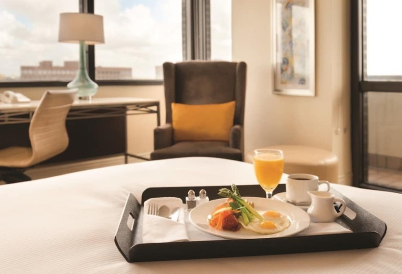 Люкс с Балконом, Hilton Miami Airport Blue Lagoon