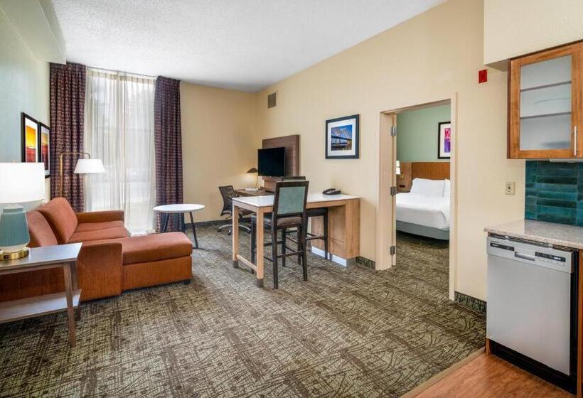 סוויטה מותאמת לאדם עם מוגבלויות, Staybridge Suites Memphis Poplar Ave East, An Ihg