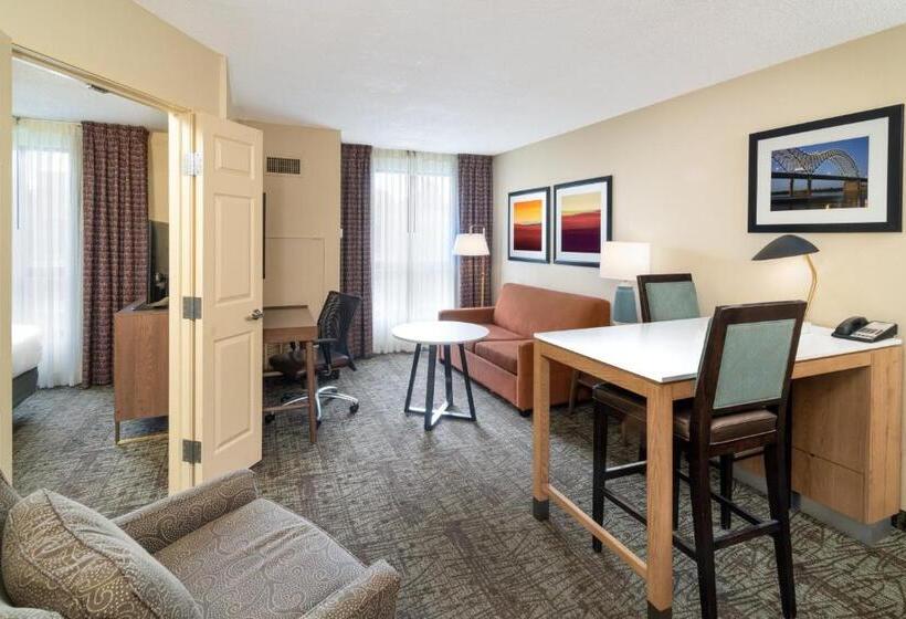 מיטת קינג בסוויטה, Staybridge Suites Memphis Poplar Ave East, An Ihg