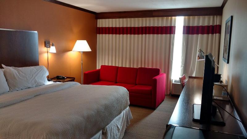 带大床的标准间, Four Points By Sheraton Kansas City Airport