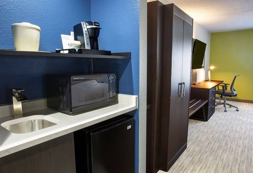 スイート, Holiday Inn Express & Suites Dayton Huber Heights By Ihg