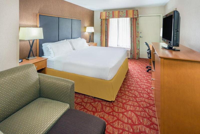 Номер Стандарт Кровать Кинг Адаптированный для Инвалидов, Holiday Inn Express Roseburg, An Ihg