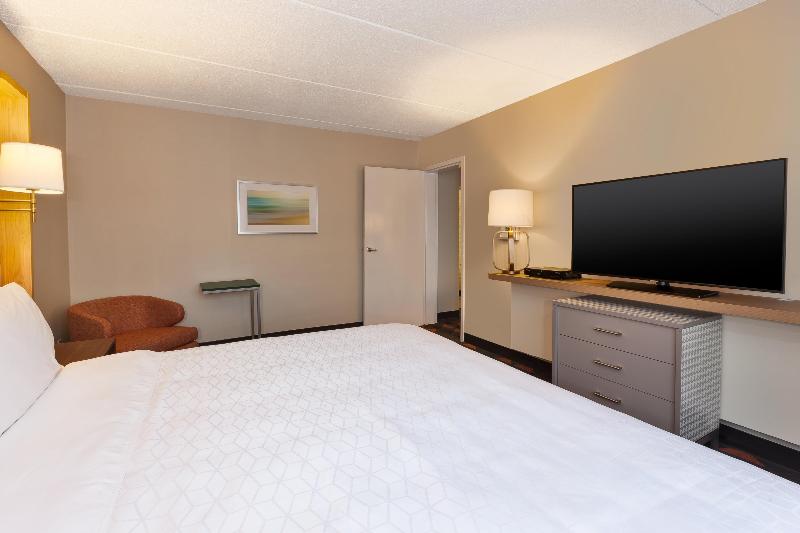 Люкс Кровать Кинг, Holiday Inn Westbury Long Island, An Ihg