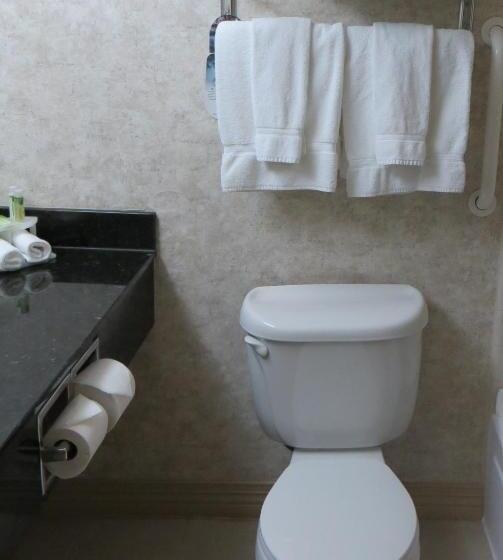 Номер Стандарт, Quality Inn & Suites Oakwood Village   Cleveland South