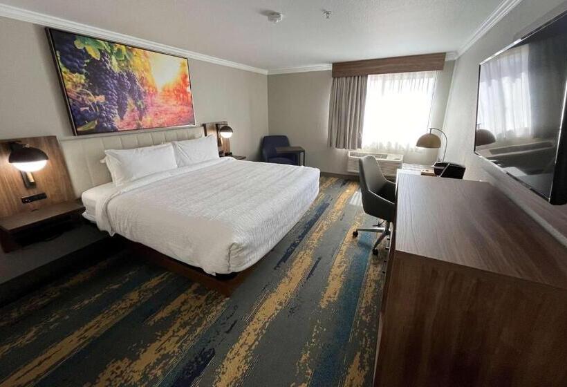 身障者適用キングサイズベッドルーム, La Quinta Inn & Suites By Wyndham Yakima Downtown