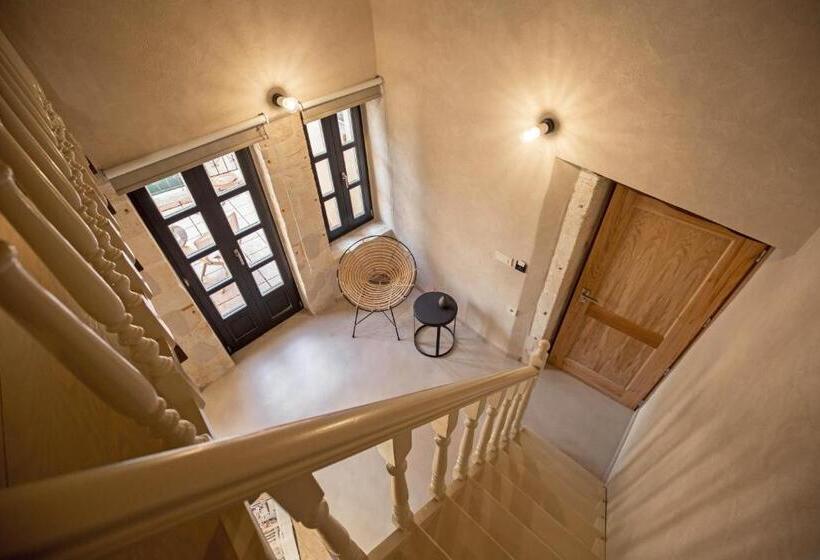 Suite with Terrace, J&g Suites