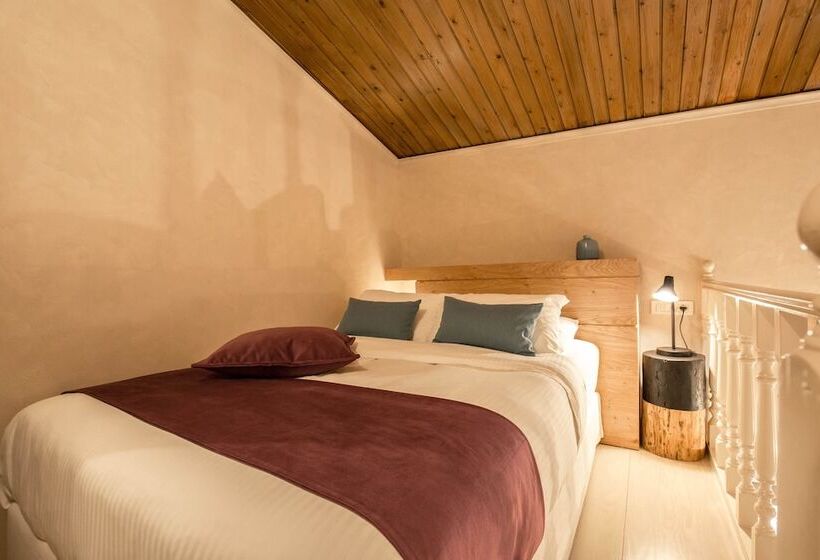 Suite with Terrace, J&g Suites