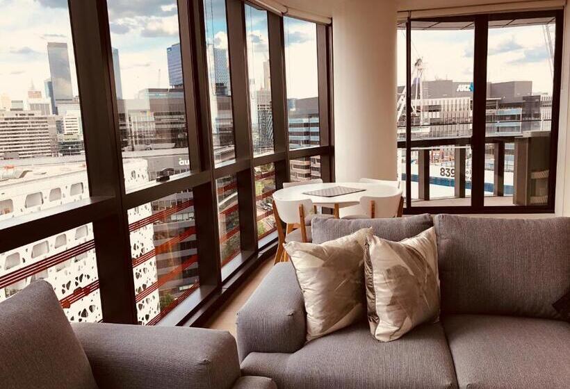 2 Bedrooms Apartment City View, Winston Apartments Docklands