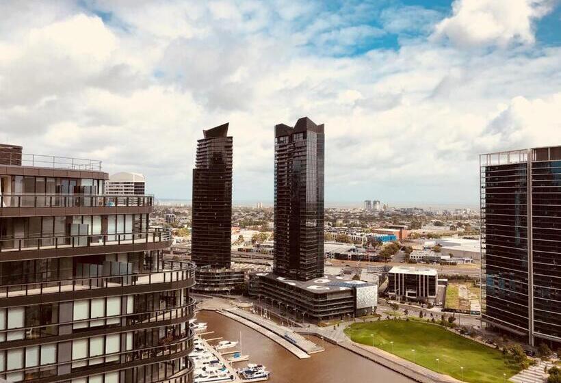 2 Bedrooms Apartment River View, Winston Apartments Docklands