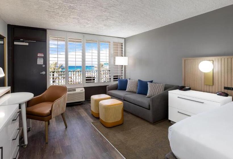 キングサイズベッドのスタンダードルーム, Holiday Inn Resort Panama City Beach, An Ihg