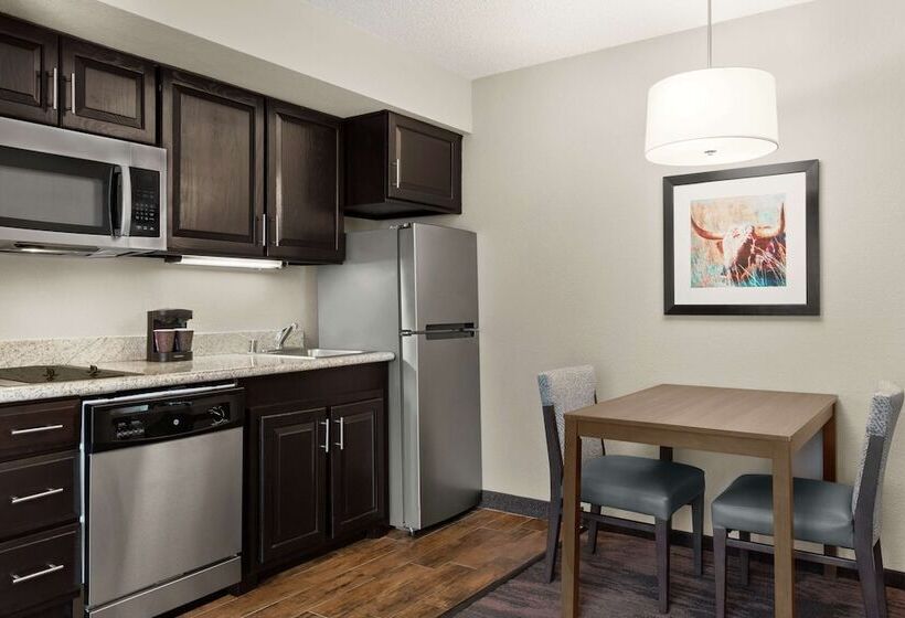 Suite Adaptée aux Personnes à Mobilité Réduite, Addison Suites