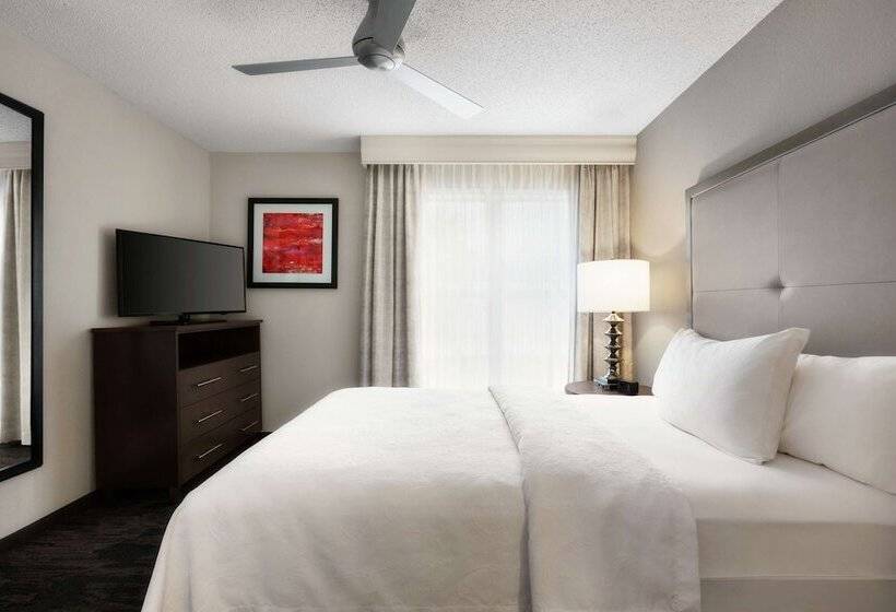 Suite Adaptée aux Personnes à Mobilité Réduite, Addison Suites