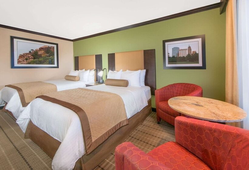 Люкс Адаптированный для Инвалидов, Wyndham Garden Oklahoma City Hotel & Conference Ctr Near Airport, Fairgrounds Paycom & I40
