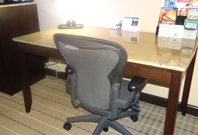Люкс Адаптированный для Инвалидов, Wyndham Garden Oklahoma City Hotel & Conference Ctr Near Airport, Fairgrounds Paycom & I40