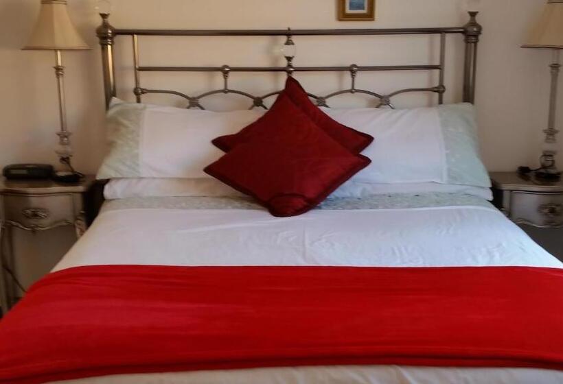 스탠다드 룸 산 전망, The Plough B&b