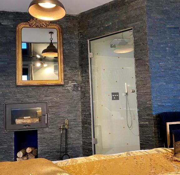 سوئیت با وان آب گرم, Salon Boyer
