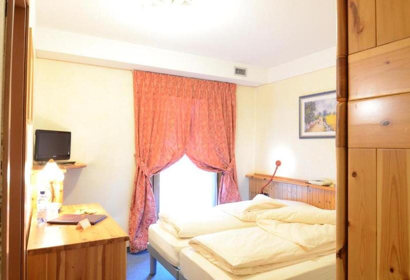 Номер Стандарт, Albergo Alpenrose