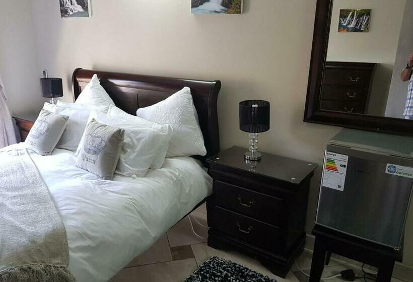 اتاق استاندارد با چشم‌انداز باغ, Falling Waters Guest House