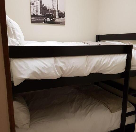 اتاق خانوادگی با چشم‌انداز دریا, Falling Waters Guest House