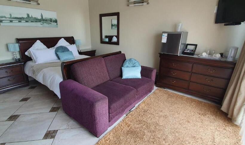 اتاق خانوادگی با چشم‌انداز دریا, Falling Waters Guest House