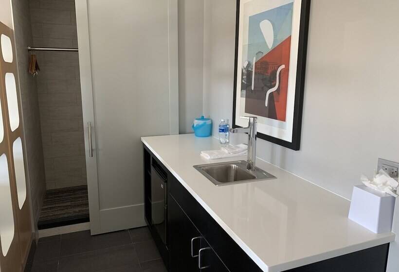 Люкс, Aloft Columbus Westerville
