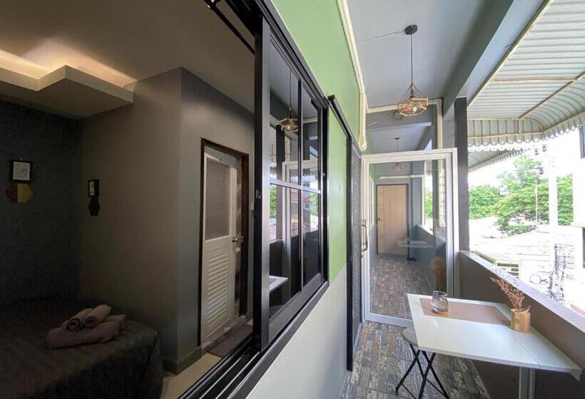 استودیو استاندارد با بالکن, Varietyd Dayhostel Huahin