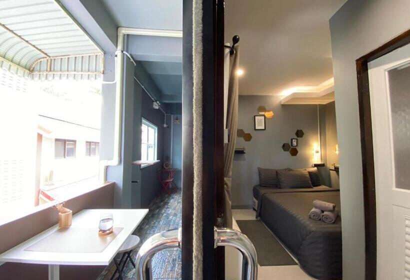استودیو استاندارد با بالکن, Varietyd Dayhostel Huahin