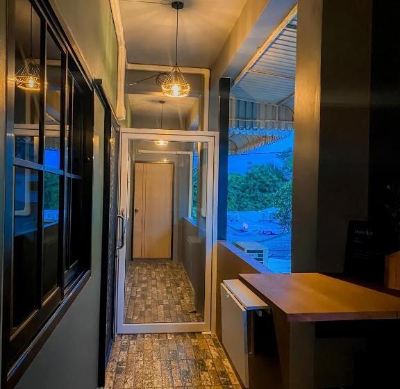 استودیو استاندارد با بالکن, Varietyd Dayhostel Huahin