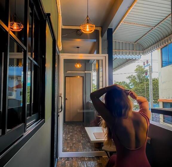 استودیو استاندارد با بالکن, Varietyd Dayhostel Huahin