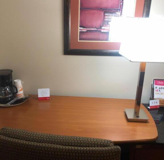 Номер Стандарт 2 Двуспальные Кровати, Econo Lodge