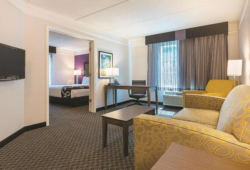 Люкс Кровать Кинг, La Quinta By Wyndham Atlanta Alpharetta