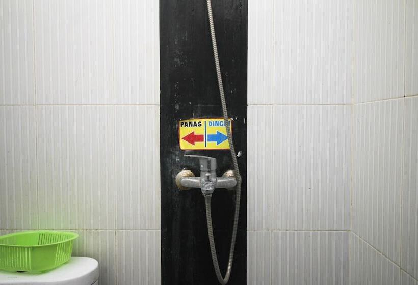 اتاق استاندارد, Capital O 2258 Santana Syariah Guest House