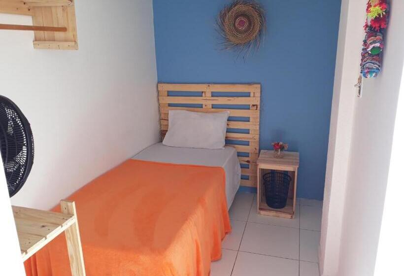 Quarto Estandar Individual Banheiro Compartilhado, Pousada Hostel Boneca De Pano