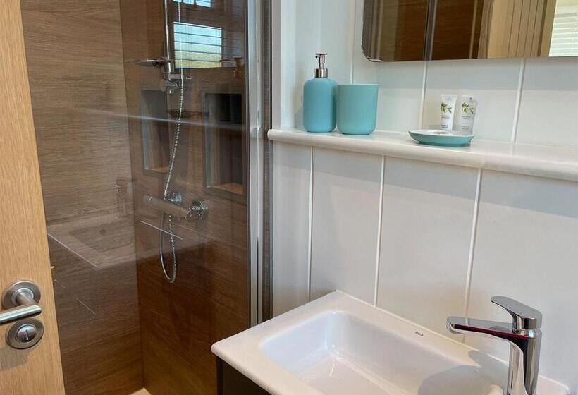 １ベッドルームハウス, Hollybrook Lodges