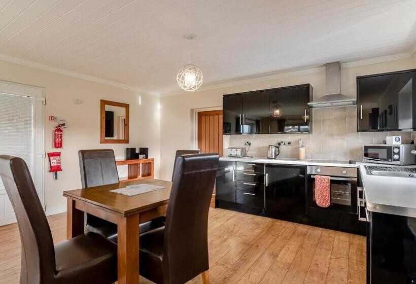Шале 1 Спальня, Hornsea Lakeside Lodges