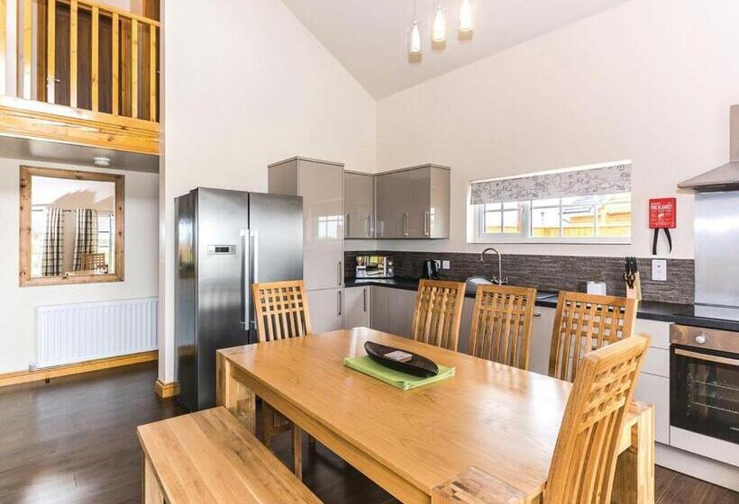 Дом 4 Спальни, Hornsea Lakeside Lodges