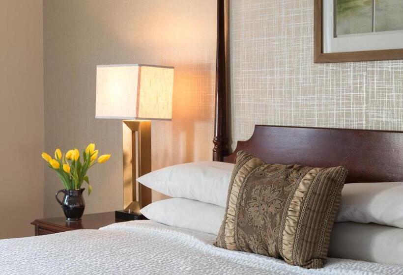 자쿠지 스위트, Meadowbrook Inn