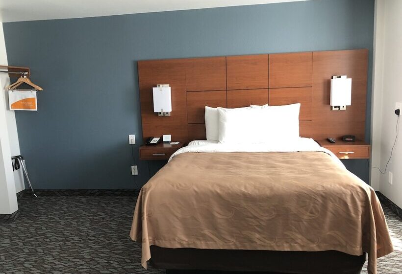Люкс, Quality Inn & Suites Watertown Fort Drum