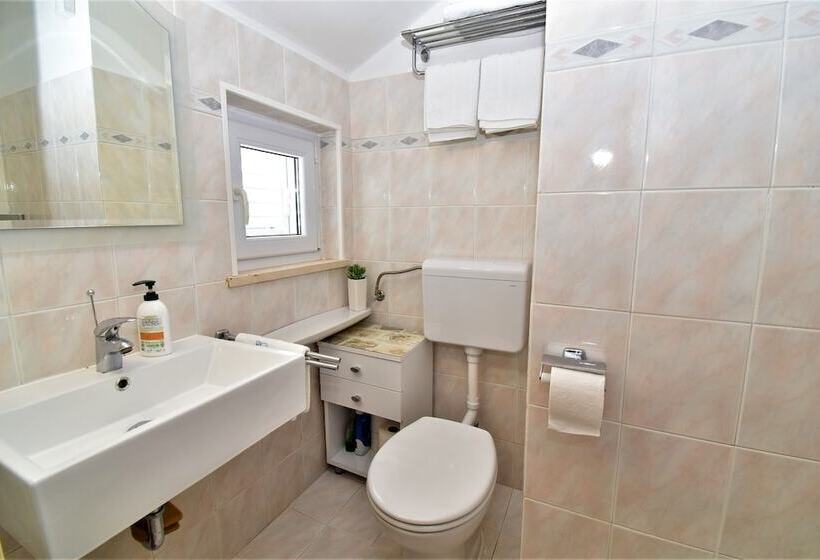 2 Bedroom Apartment Garden View, Guesthouse Kanjuo