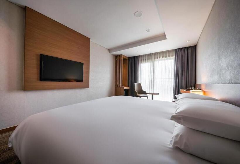 اتاق لوکس با چشم‌انداز دریا, Jeju Seongsan Golden View