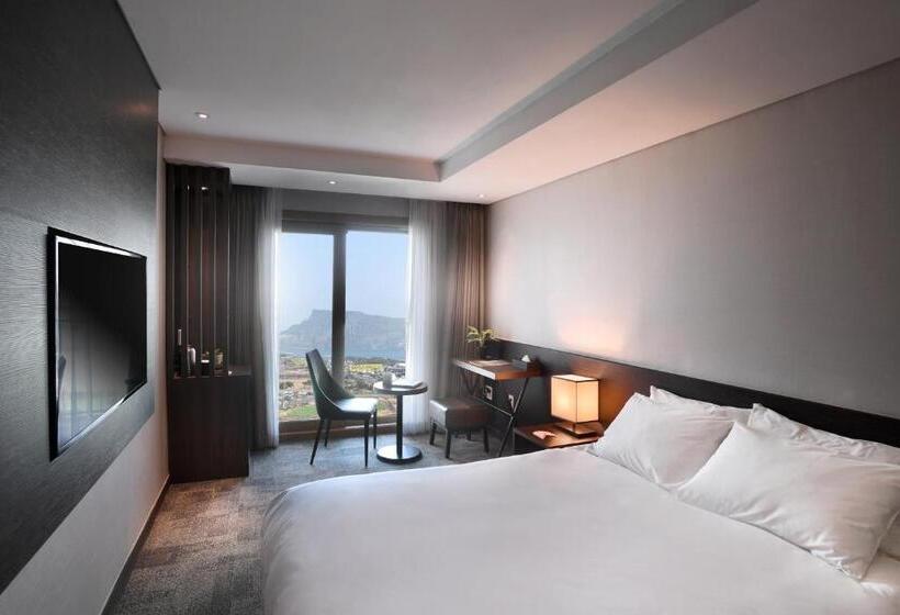 اتاق لوکس با چشم‌انداز دریا, Jeju Seongsan Golden View