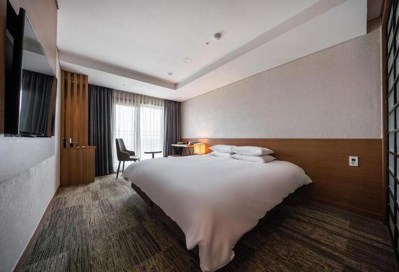 اتاق لوکس با چشم‌انداز دریا, Jeju Seongsan Golden View