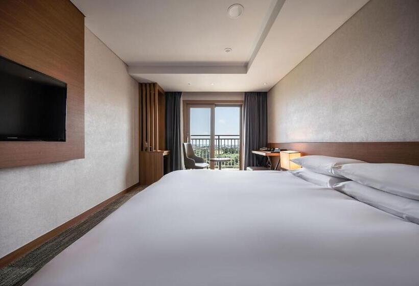 اتاق لوکس با تخت بزرگ, Jeju Seongsan Golden View