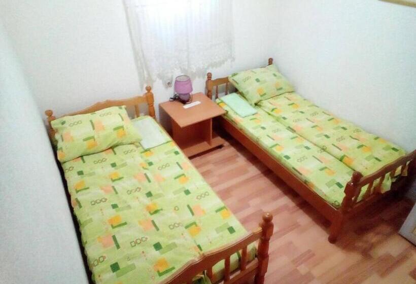اتاق استاندارد با سرویس بهداشتی مشترک, Apartments & Rooms Vitko