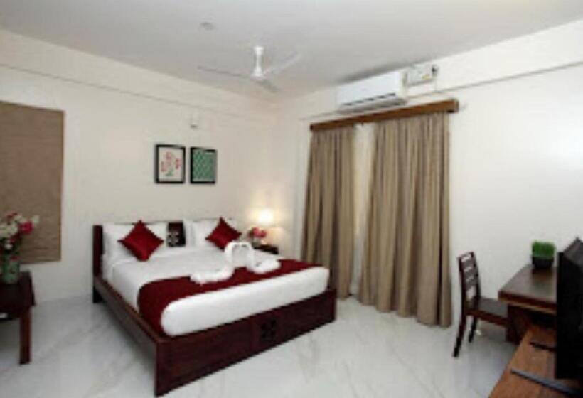חדר דחוקס עם מיטת קינג, Crimson Lotus Bangalore