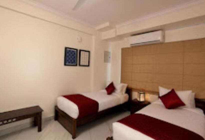 חדר דחוקס עם מיטת קינג, Crimson Lotus Bangalore