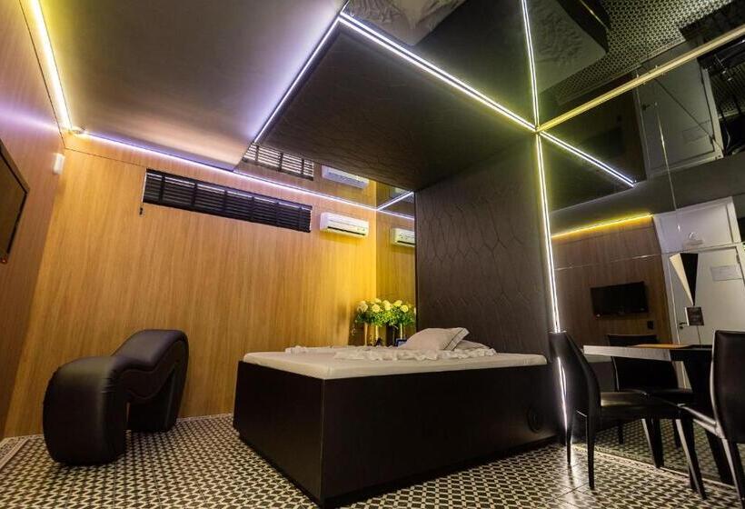 סוויטה, Motel Kalahari