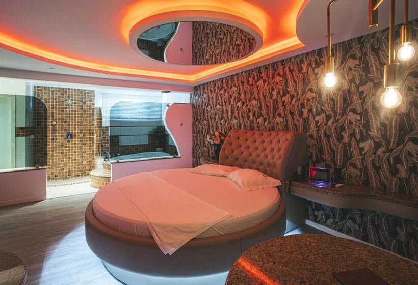 자쿠지 스위트, Motel Kalahari
