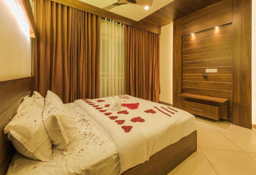 스탠다드 룸 킹사이즈 침대, Trivers Resort Munnar