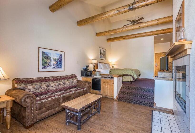 Люкс, The Pines Resort & Conference Center